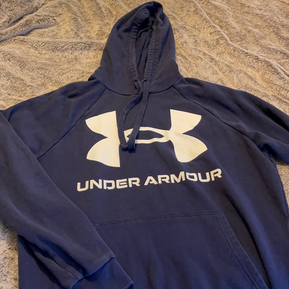 Men’s Under Armour hoodie.